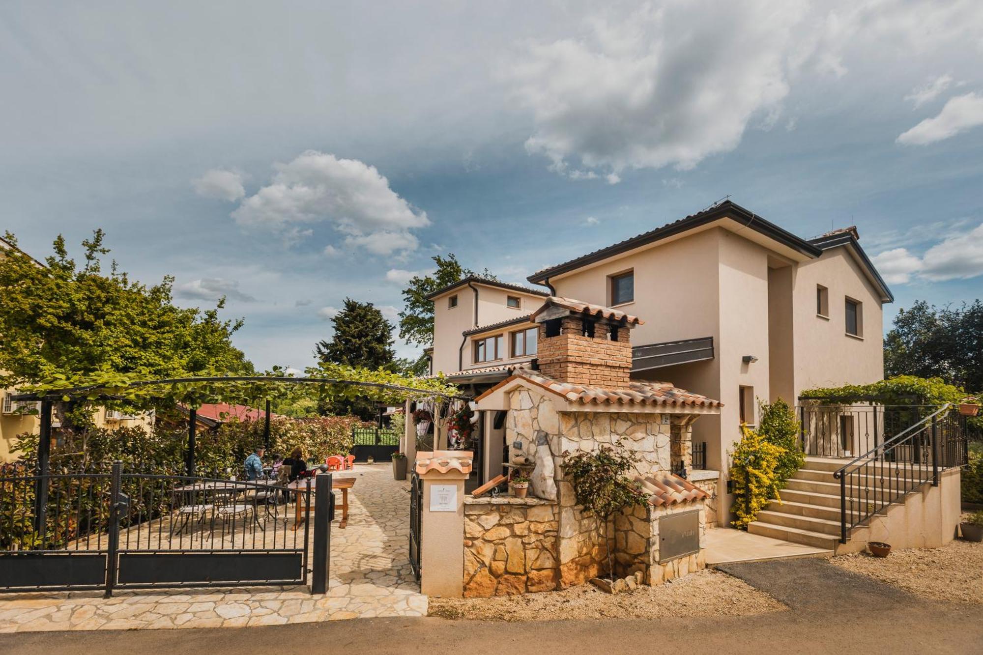 Rooms With Breakfast Near Porec Nova Vas  Εξωτερικό φωτογραφία